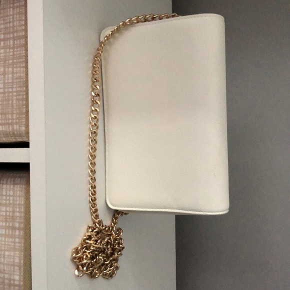 White purse - Picture 1 of 3